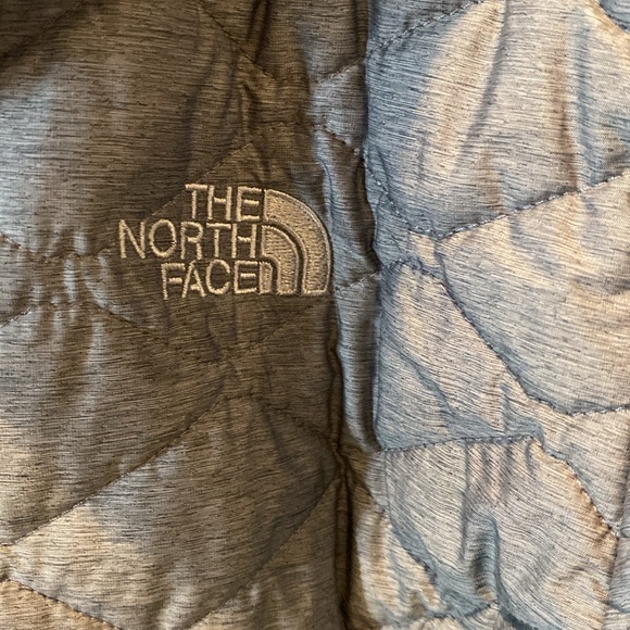 The North Face packable 3/4 lenth jacket - Picture 3 of 4